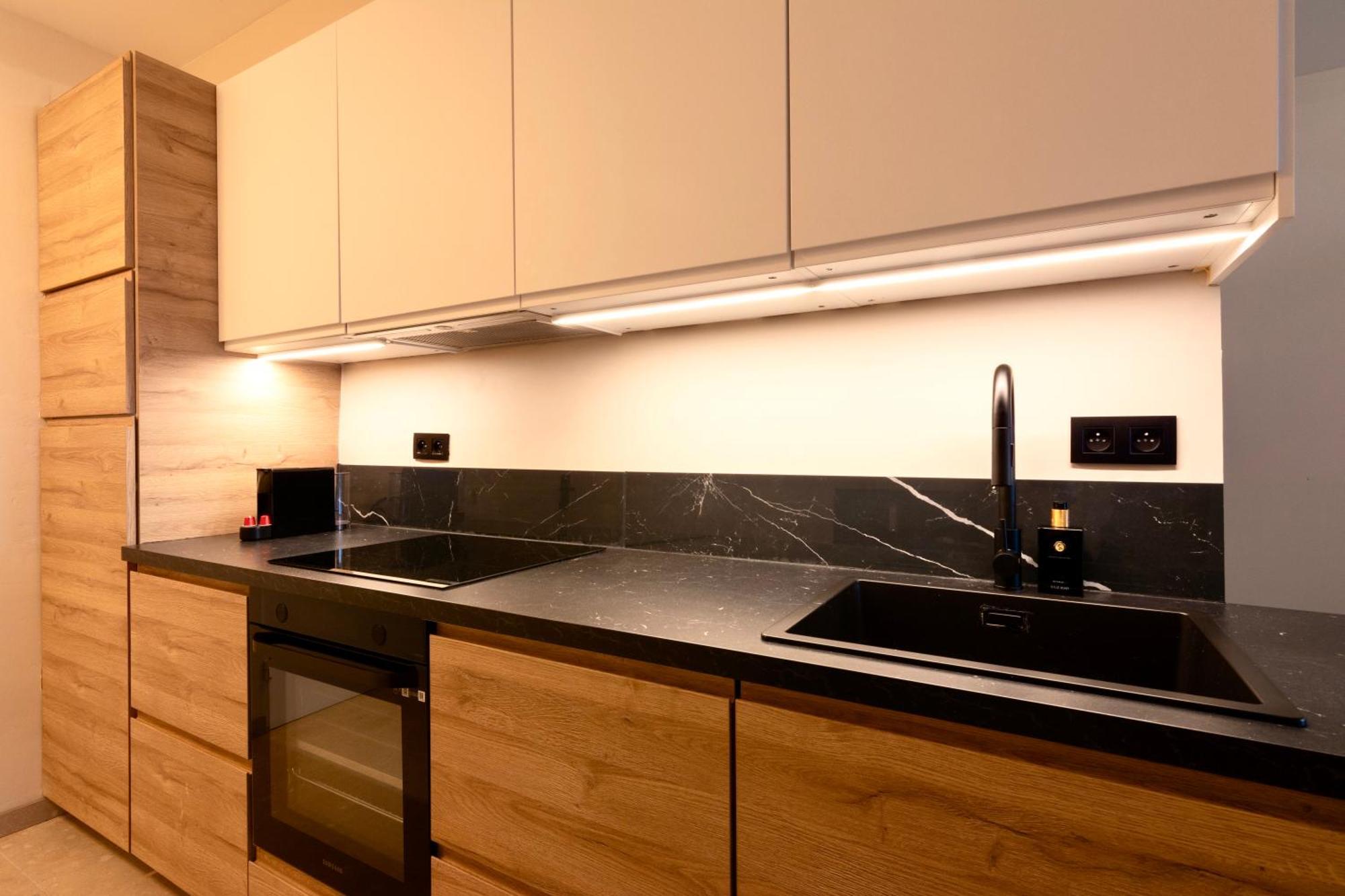 Apartment By Aimee - 20m From The & In Centre!